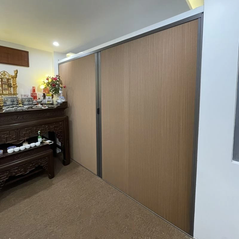 Vách tổ ong ngăn phòng thờ